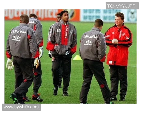 加尔足球现役十大球星盘点 技术与实力并重的顶级球员解析 加尔足球现役十大球星盘点 技术与实力并重的顶级球员解析